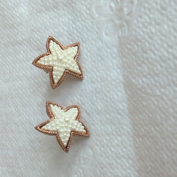 Avon Jewelry - Beaded Pearl Starfish Earrings Pierced Earrings. Americana